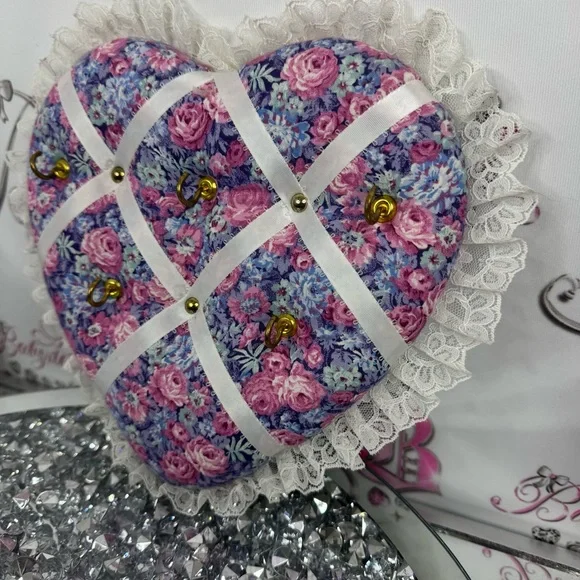 Jewelry key holder hooks handmade Floral Heart-Shaped Cushion with Lace Trim - Picture 2 of 8